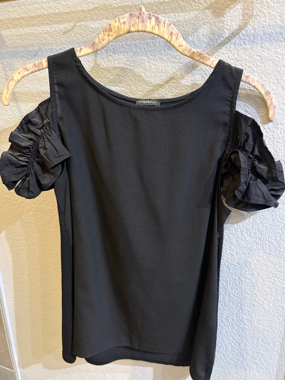 Motivi Black Cold-Shoulder Short Ruched Sleeve Top